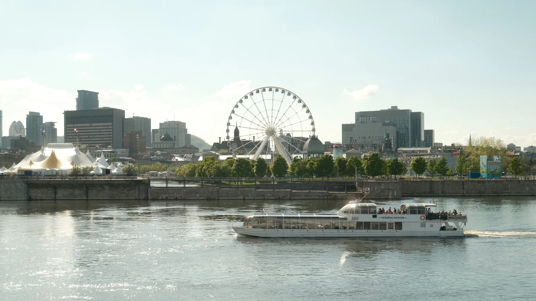 Vue du fleuve et du Vieux-Port de Montréal